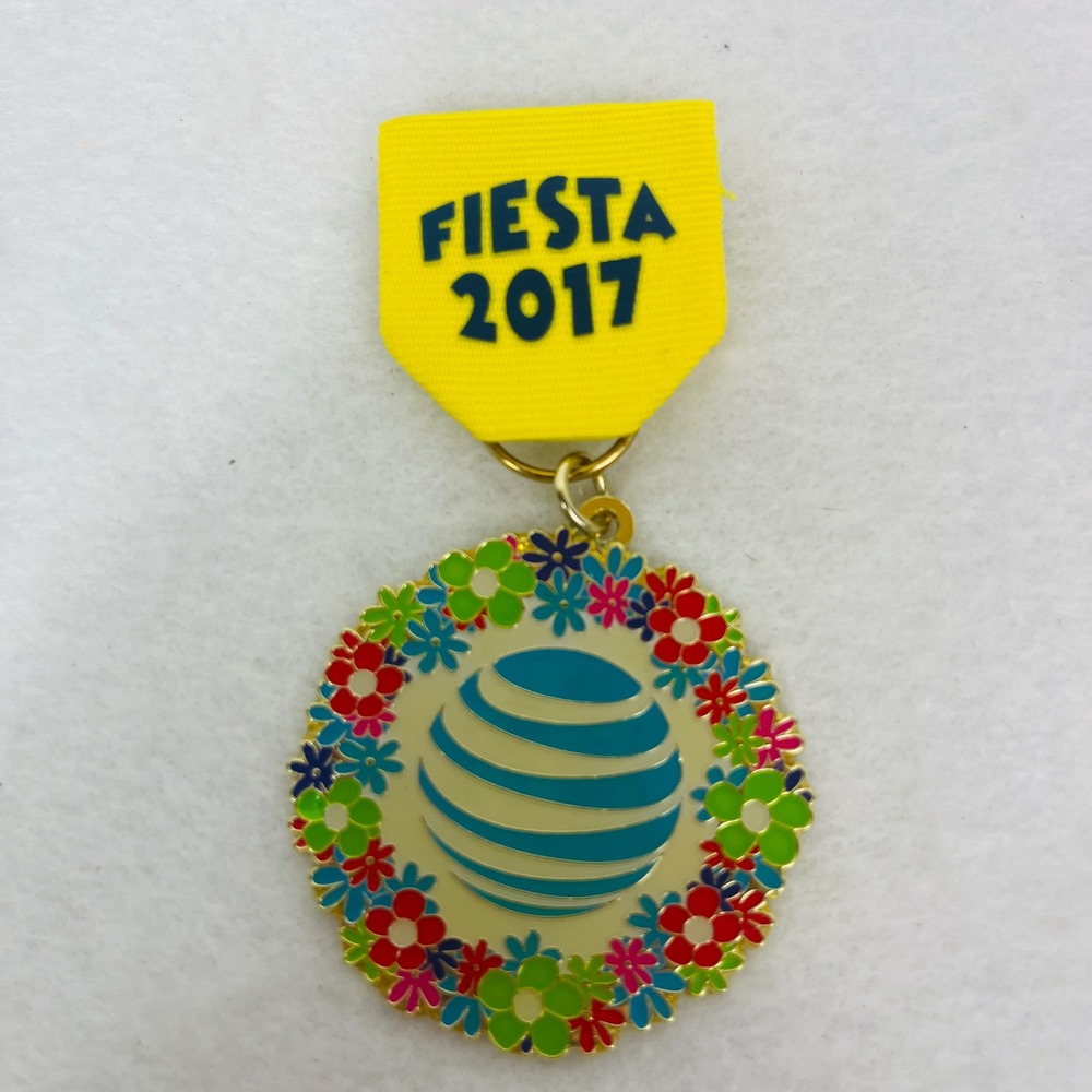AT&T Fiesta Medal 2017 San Antonio Yellow Ribbon Floral Wreath Gold Tone Pin